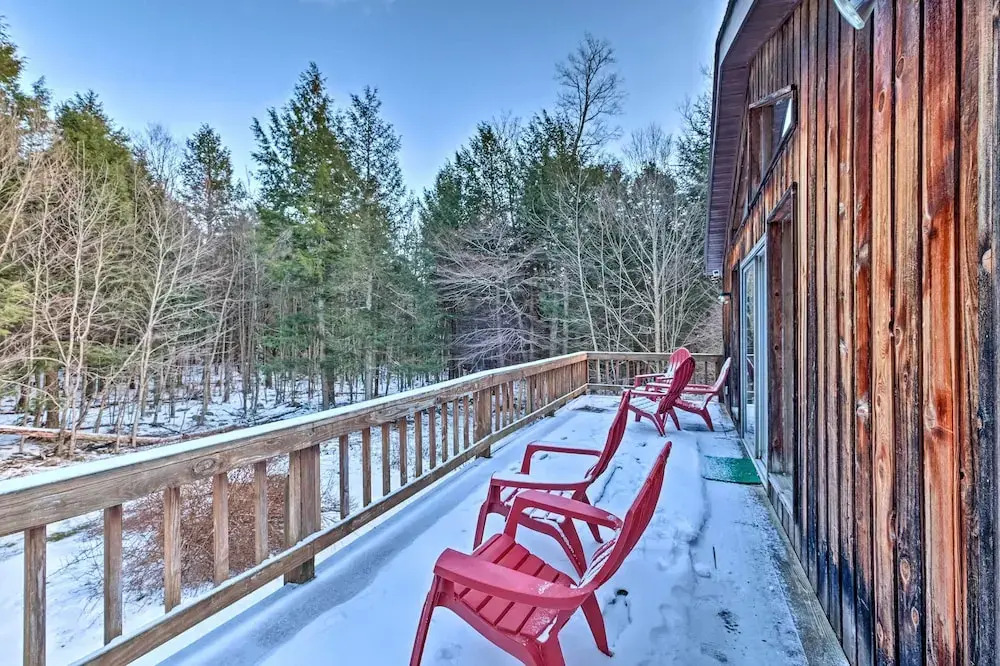 Jewett Cabin w/ Viewing Deck - 10 Mins to Skiing!