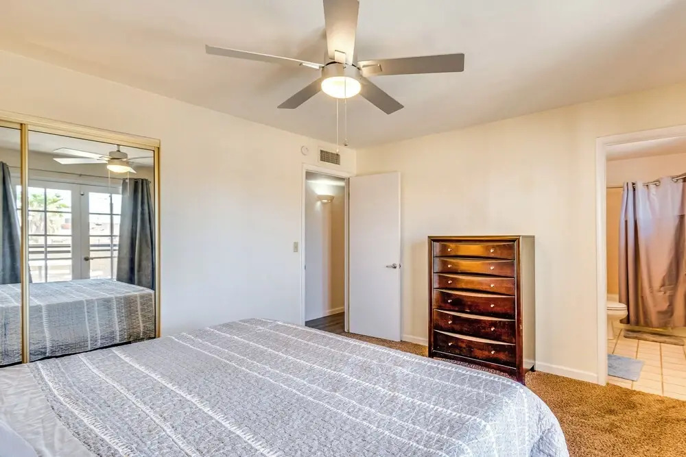 2 Mi to Lake Havasu: Pet-friendly Home
