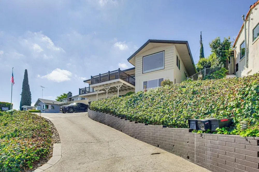 Mt. Nebo Oasis in La Mesa w/ Wraparound Deck