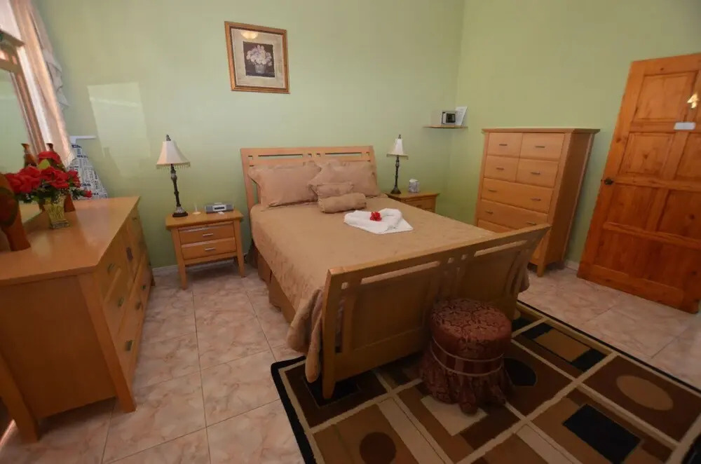 Spacious 6 BR Villa with Pool - Montego Bay - PRJ 1246