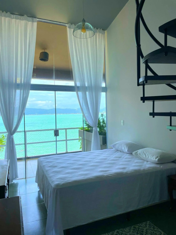 Linda casa pé na areia para até 16 pessoas