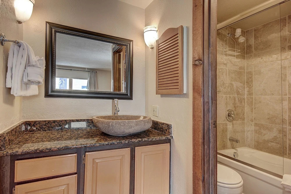 Nice Update Condo - Great Access to Superbee Lift in East Village - AN302 by RedAwning
