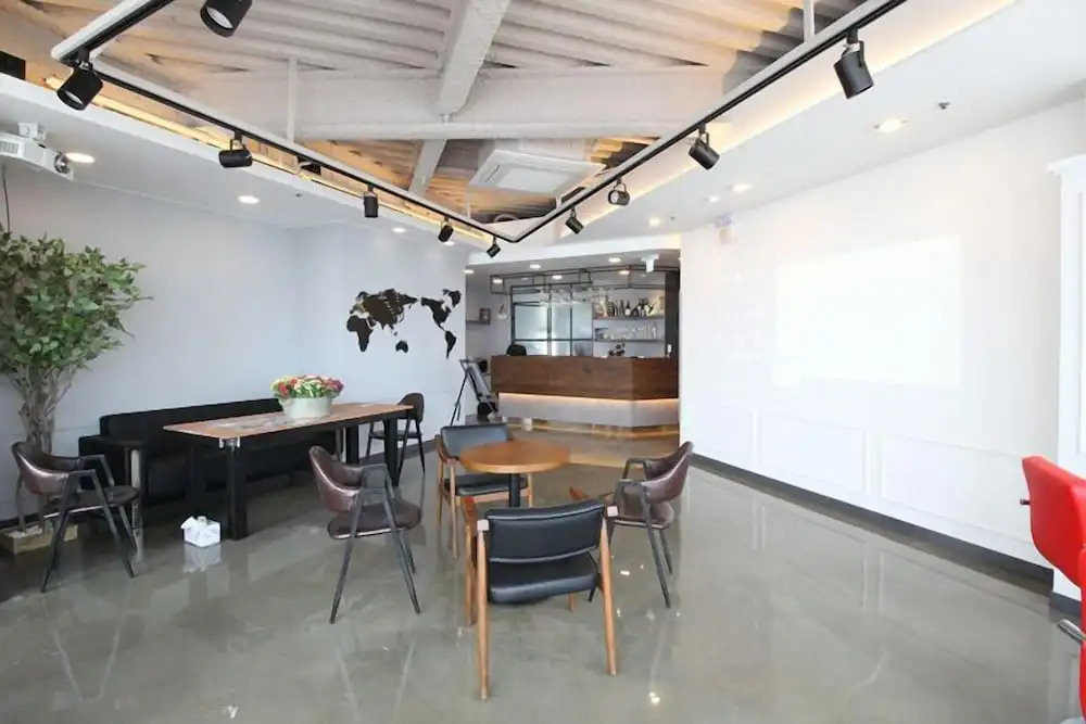 MoonDong's Hostel