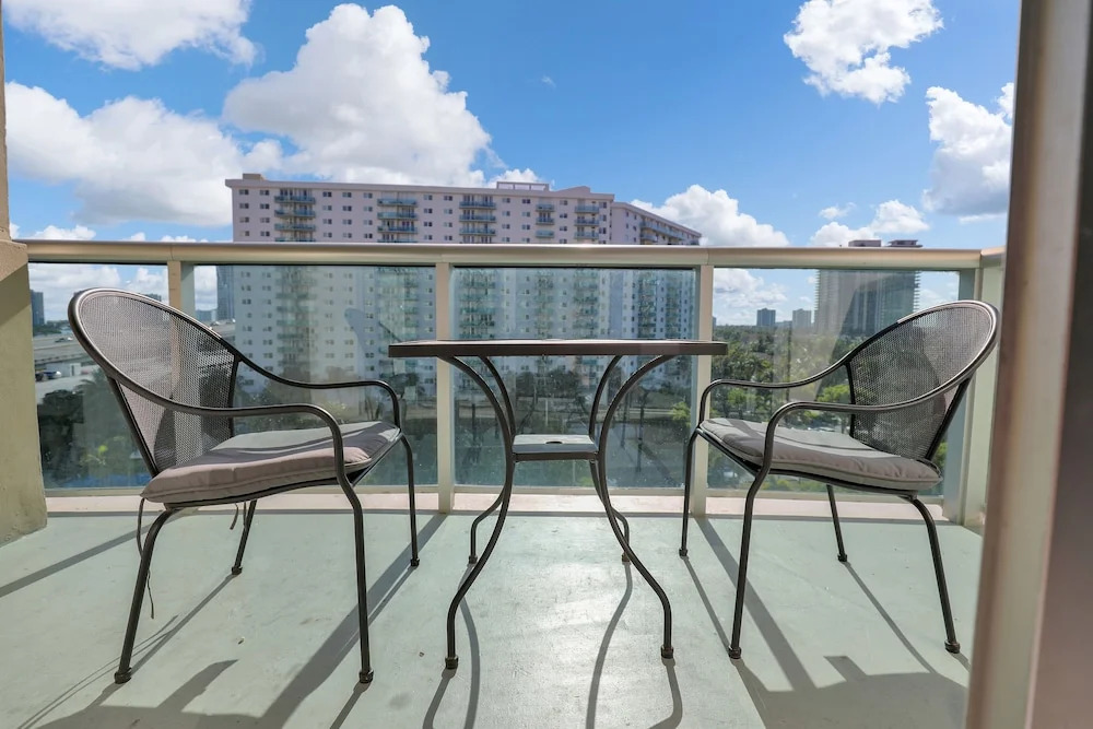 Destination Stays-Ocean View Condo Miami