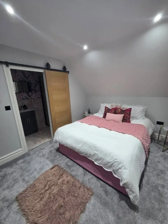 Luxurious 5-bedroom House Rental With Scenic Countryside Views