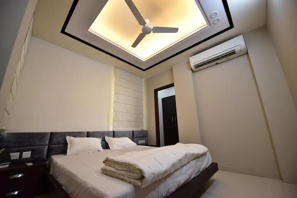 StayEden - Morden Upscale 2BHK Airport