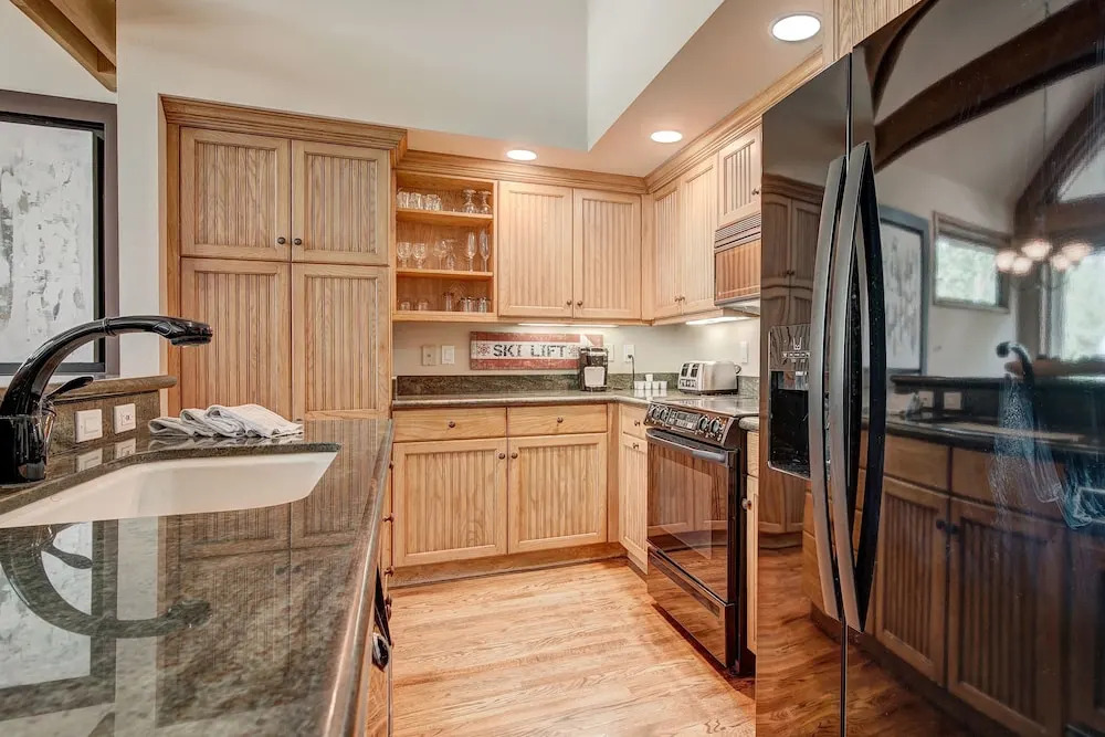 Luxury 4 Bed Pines Townhome Amongst The Peace And Quiet 4 Bedroom Townhouse by RedAwning