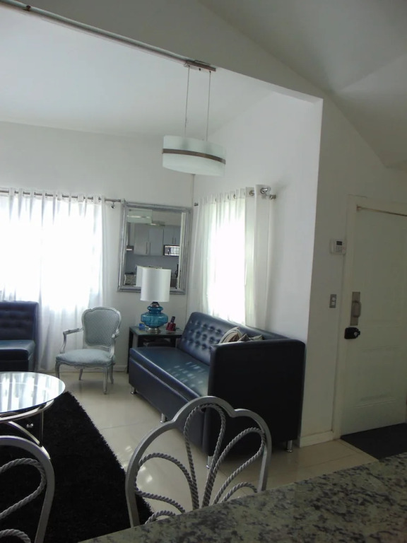 Modern Townhome Prime Location