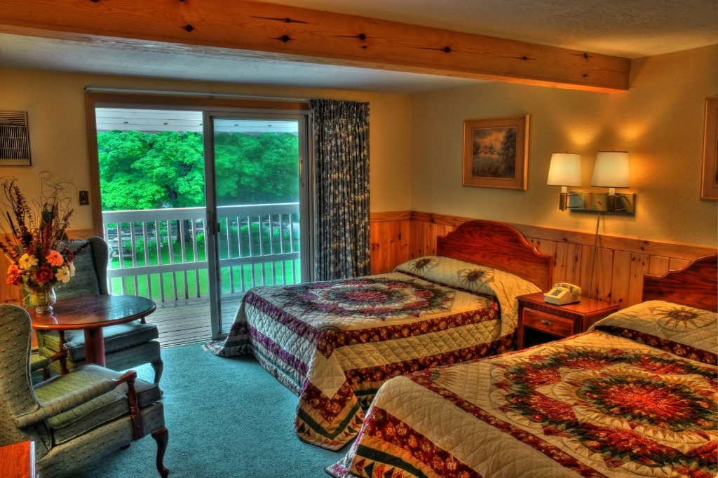 Covered Bridge Riverview Lodge