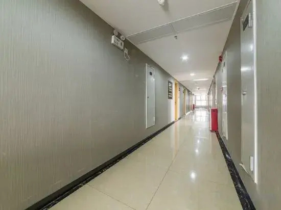 Qianyu Serviced Apartment (Foshan Pingzhou Jadeware Street)