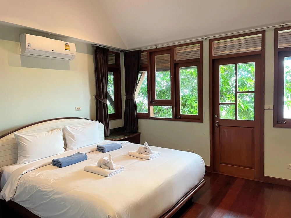 Sea view private pool villa in Patong