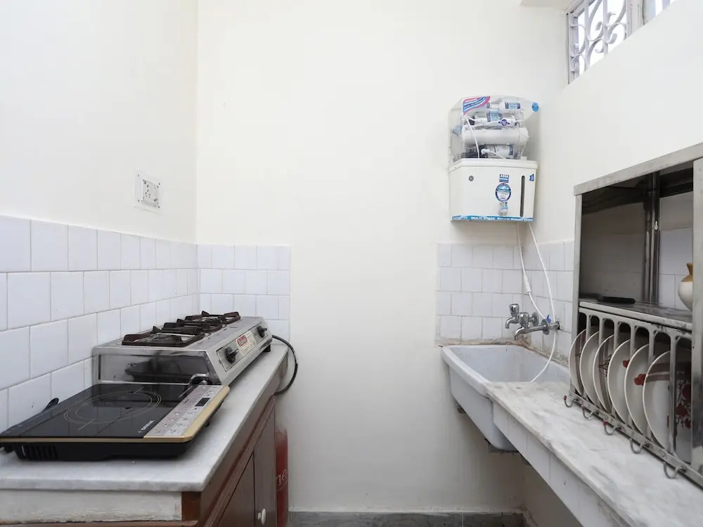 OYO 13269 Home Cozy 1RK Near Library Chowk