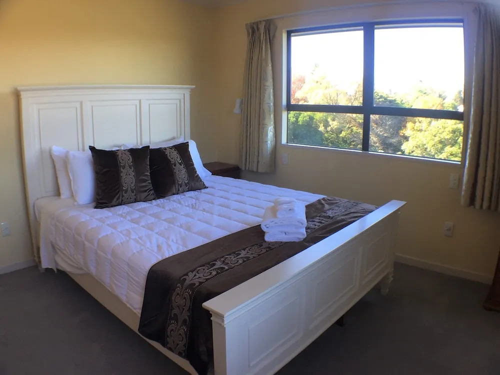 Luxury Country Views in Riverlea