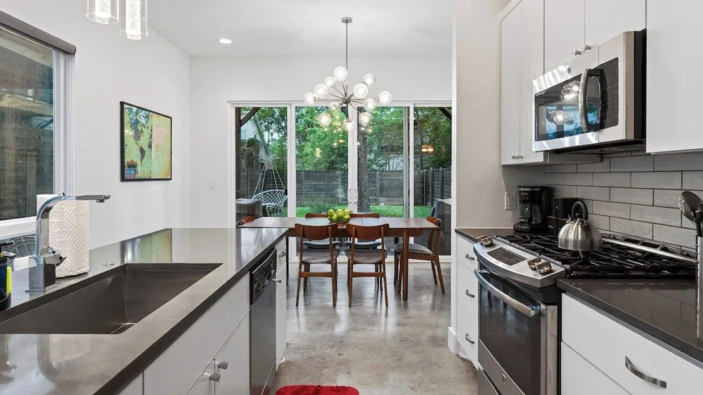 Govalle Glow by Avantstay East Austin Retreat Firepit Near Downtown + Nightlife