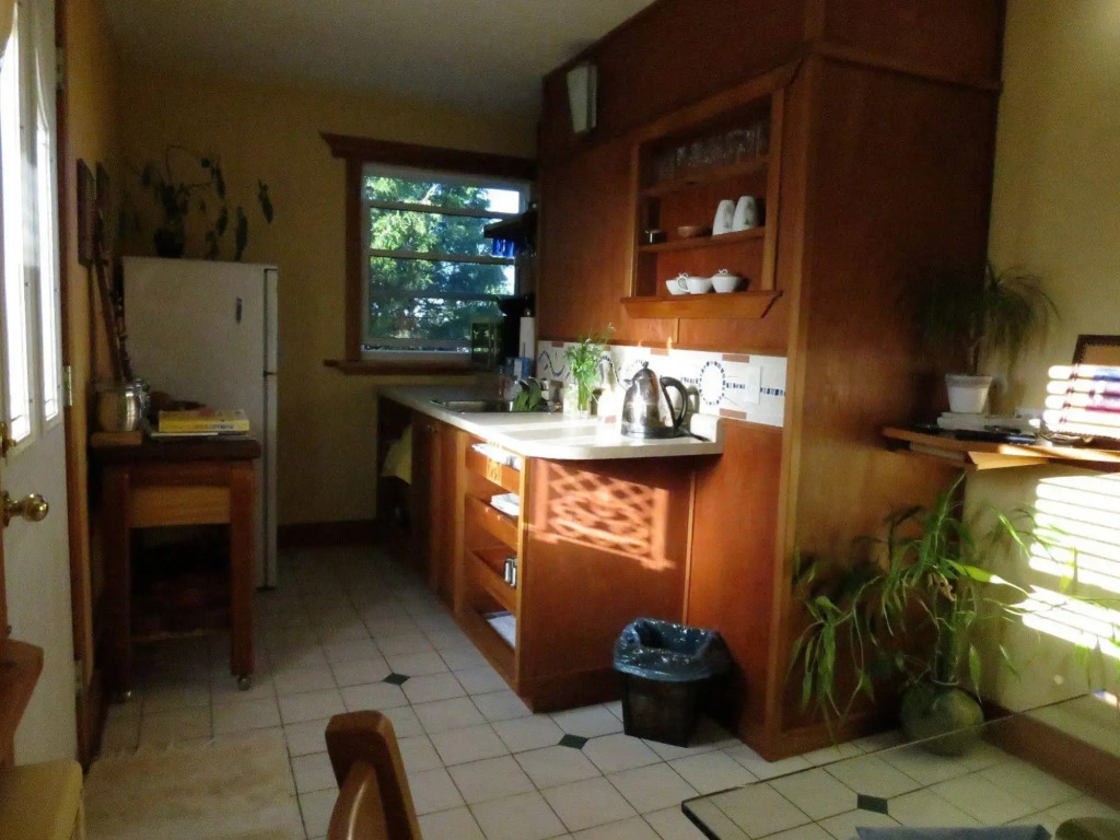 Artisan Upstairs Guesthouse
