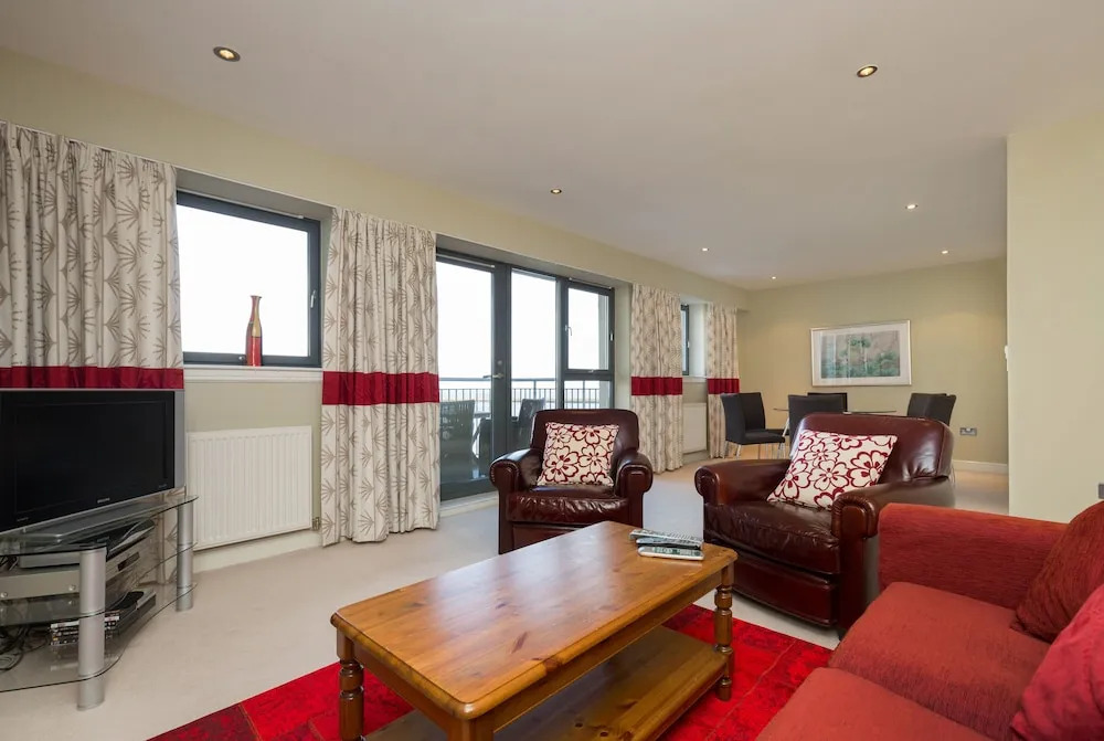 411 - Corinthian Quay Apartment