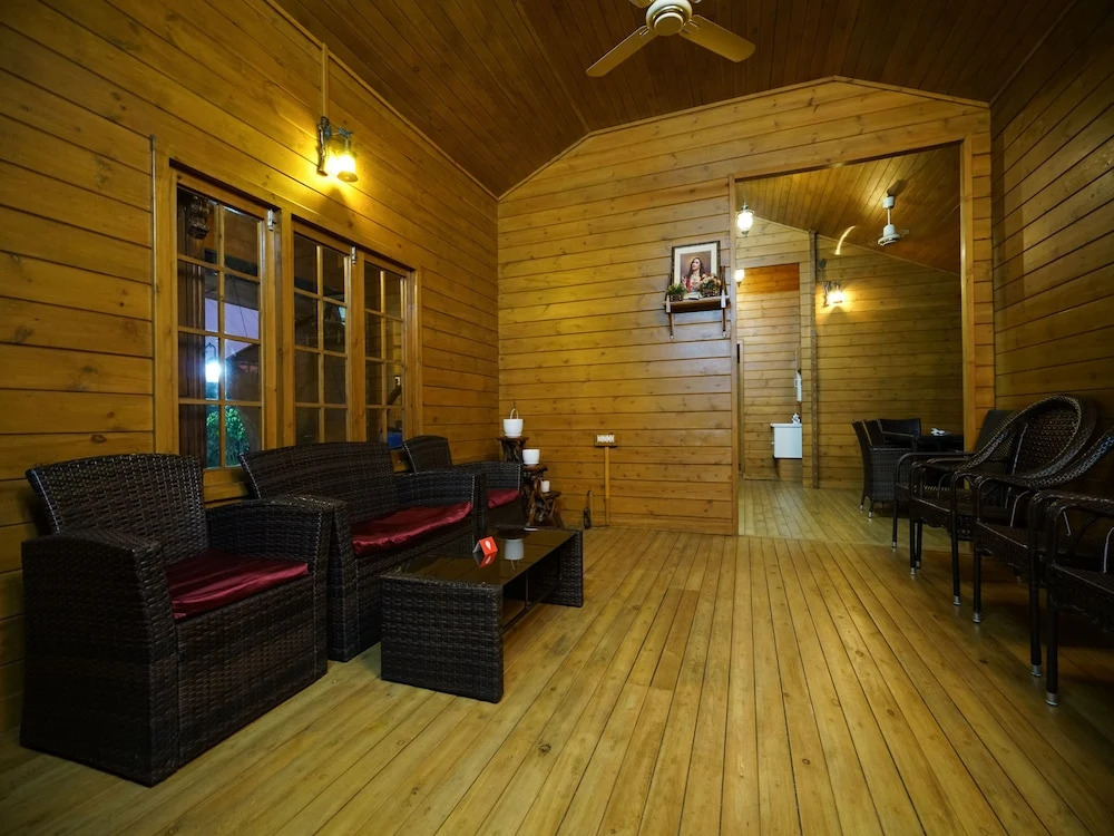 OYO 14514 Home Woodhive 2BHK Villa