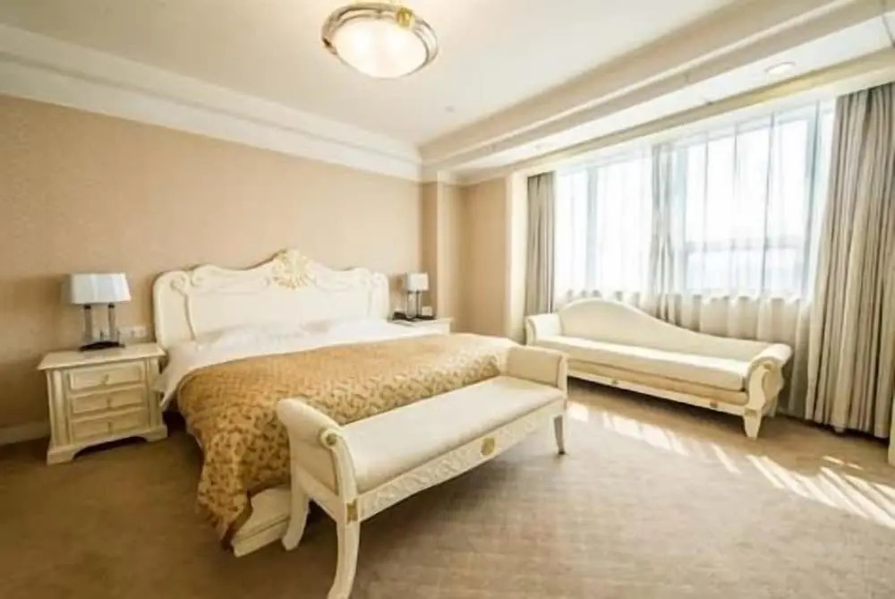 Hongyi Hotel Wuhan University
