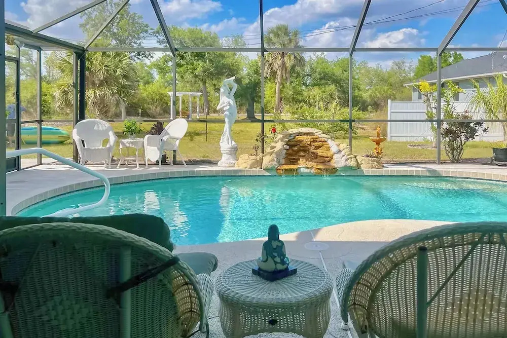 8 Mi Beach: Beautiful Oasis w/ Saltwater Pool