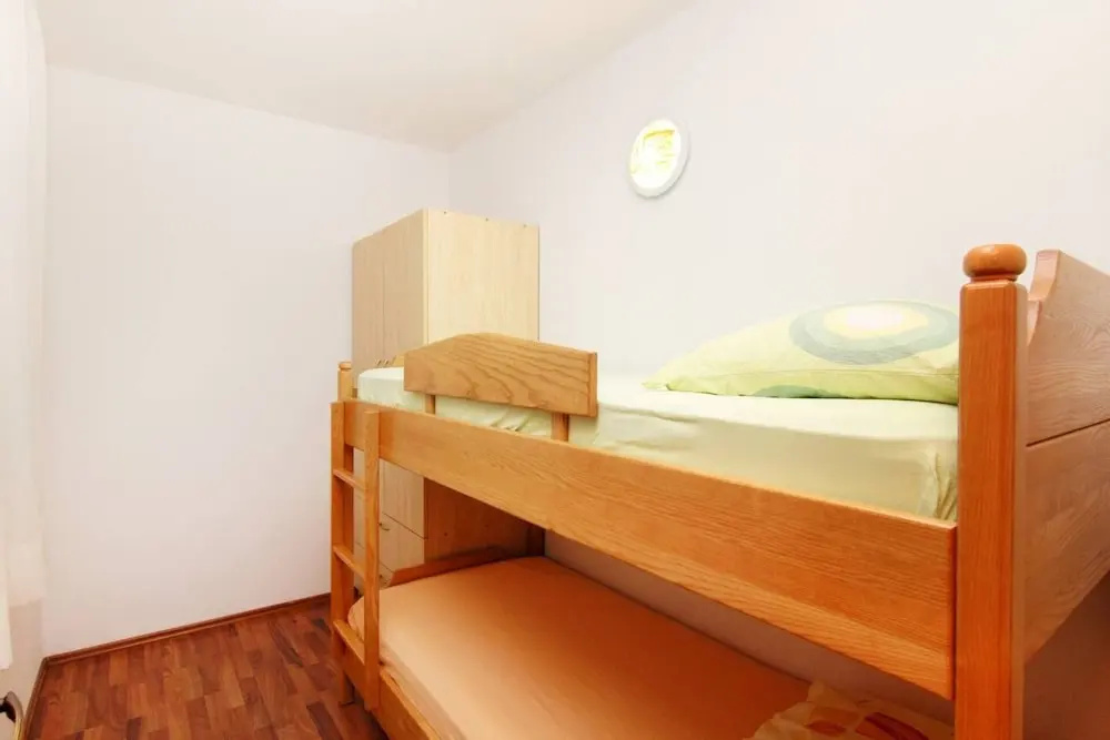 Lovely 2-bedroom Apartment in Poljica