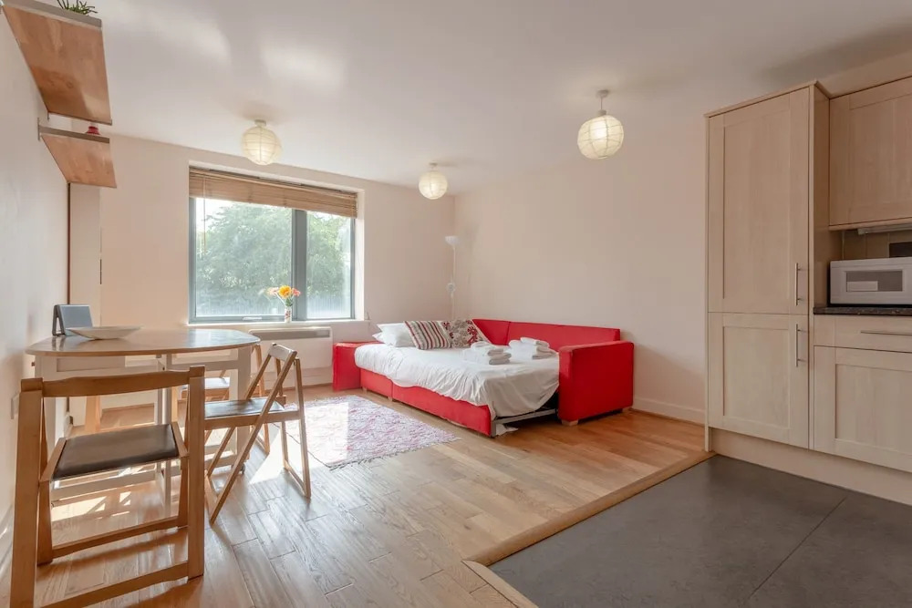 Charming 1 Bedroom Property Next to Clapham Common