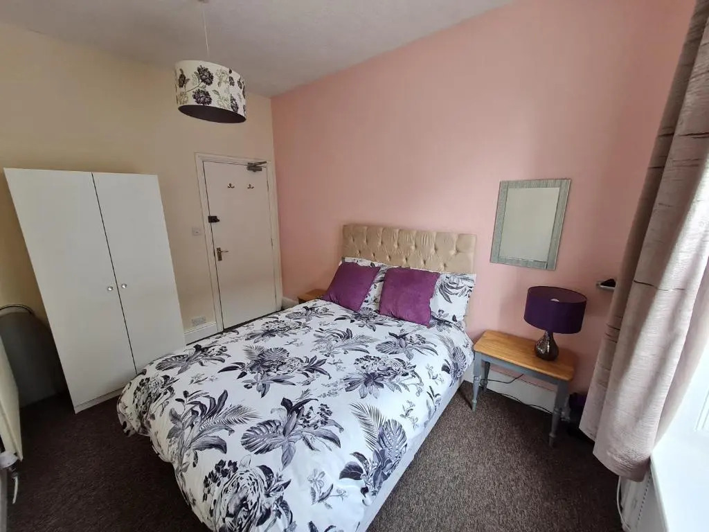 17 Bridge St, 3 bedroom flat