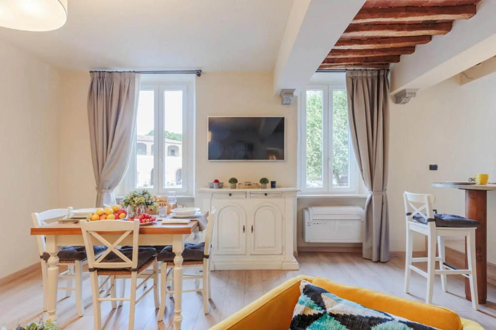 Casa Capri in Lucca With 1 Bedrooms and 1 Bathrooms