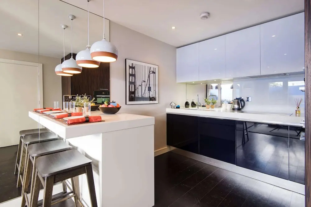 Bright Chelsea Grosvenor Waterside Apartment