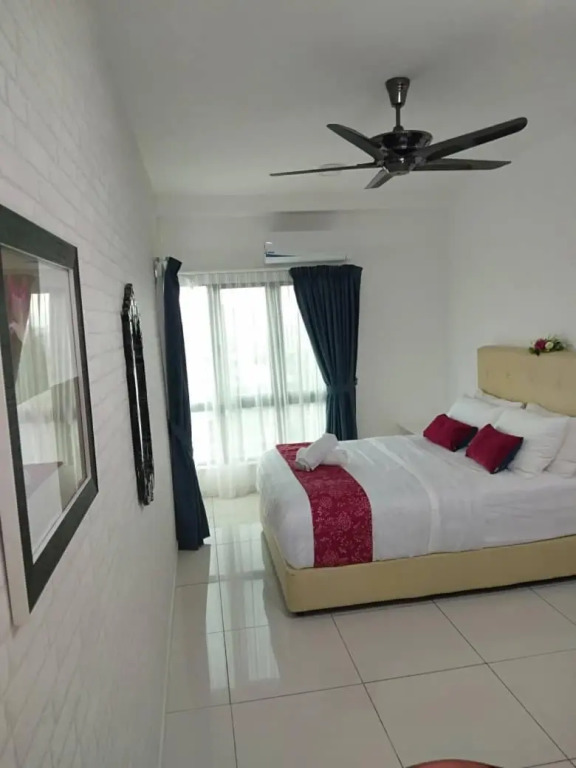 Luxury Homestay at Emira Residence
