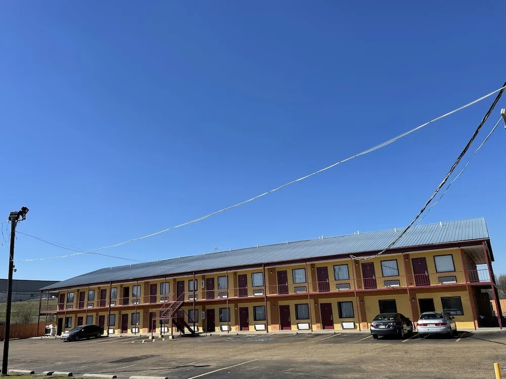 Deluxe Inn