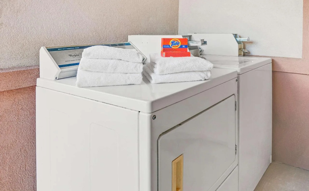 Sapphire Inn & Suites