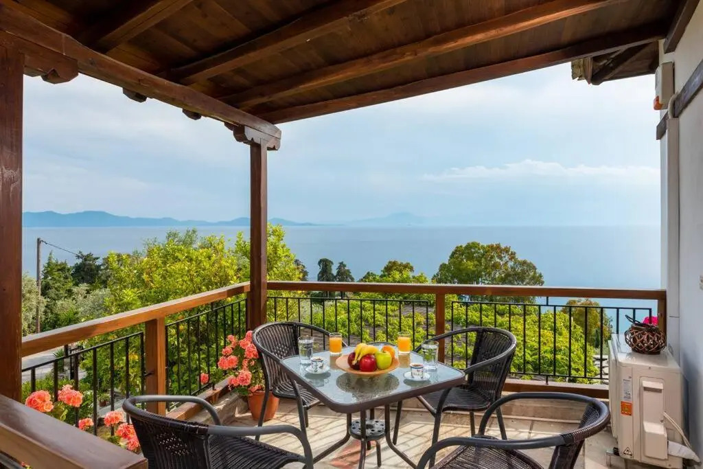 Seaside House with view over Pagasitikos