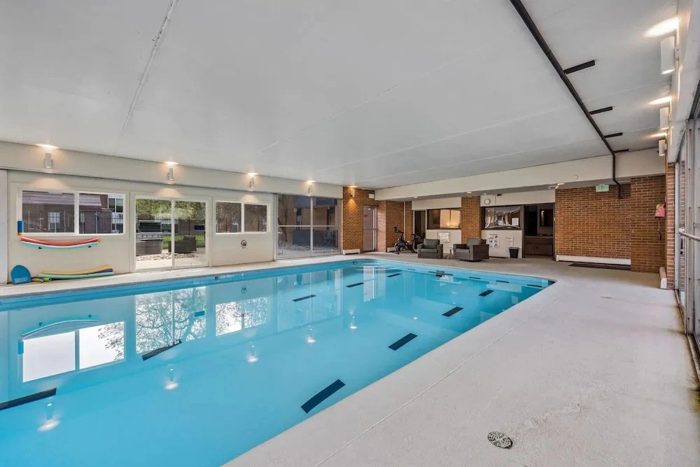 The Aviary Near CSU Pool, Sauna, and Gym
