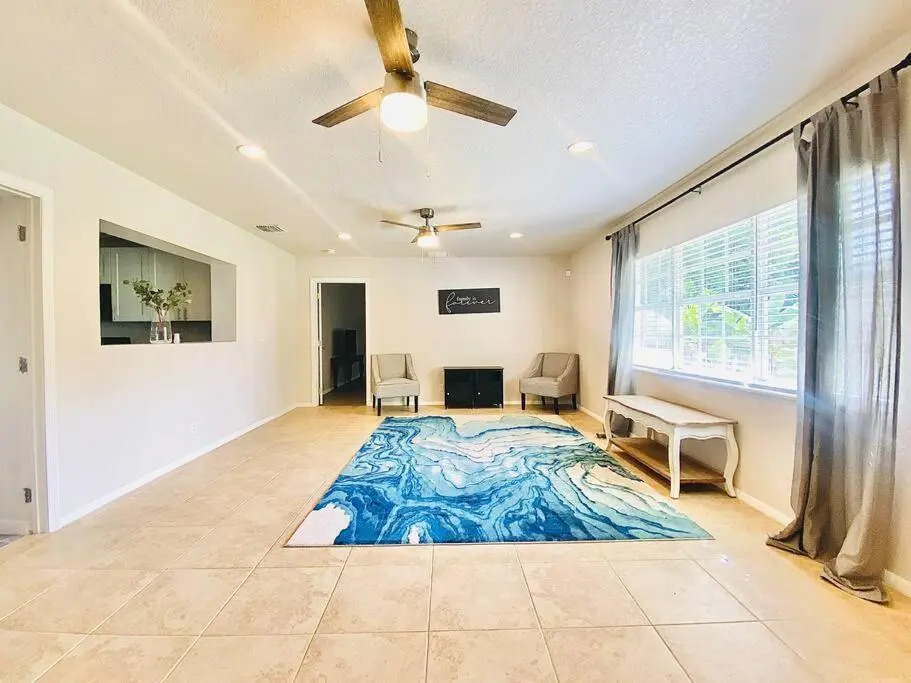 XL Fully Loaded 4Br 3BA Close to Beach & Downtown