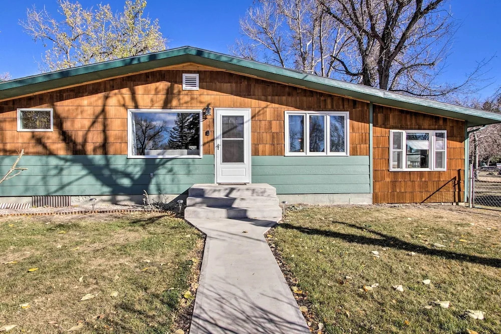 Cozy Choteau Home w/ Fire Pit, Grill, Yard!