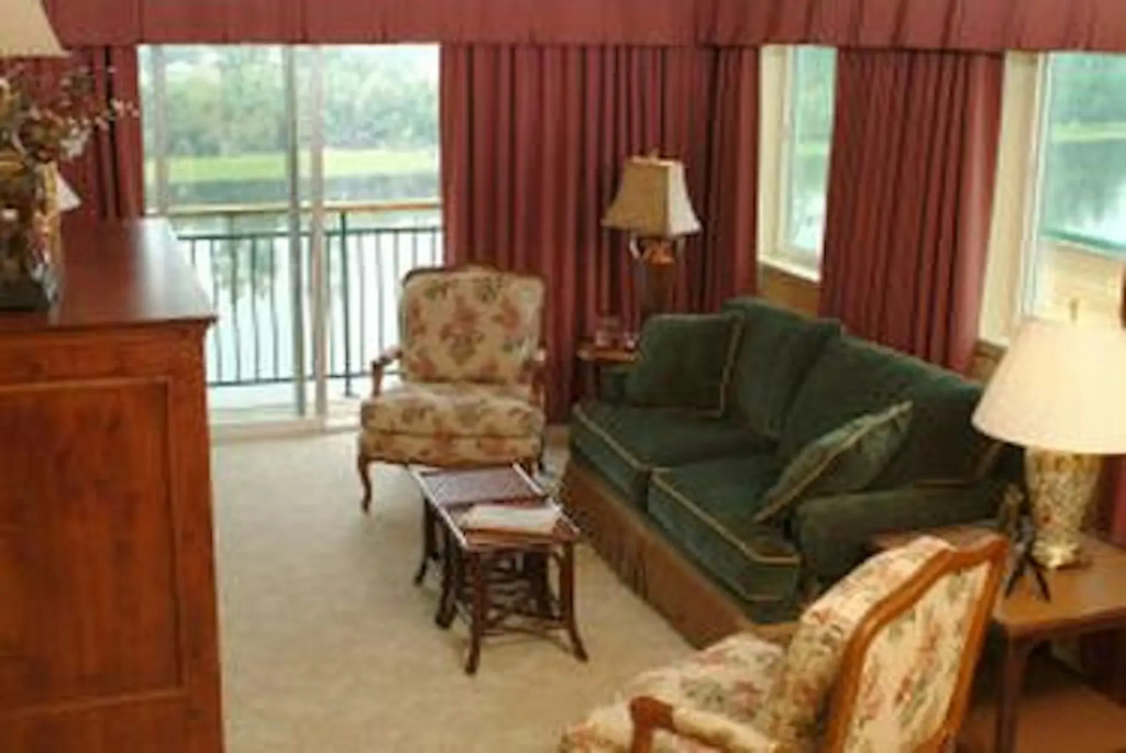 Pikes Waterfront Lodge