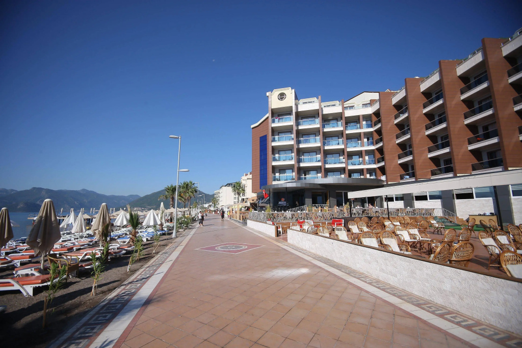 Point Beach Hotel