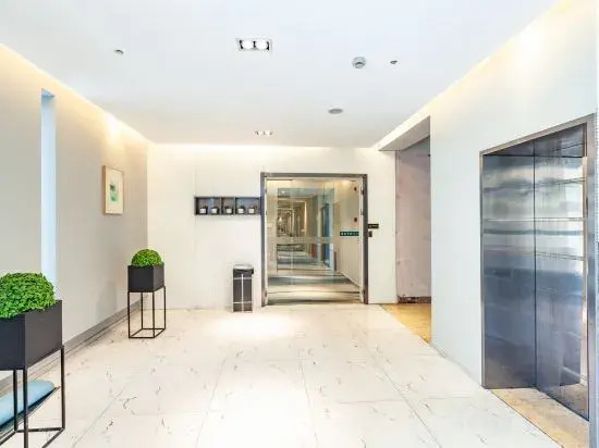 Zhiren Business Hotel (Shanghai Global Harbor Longde Road Subway Station)