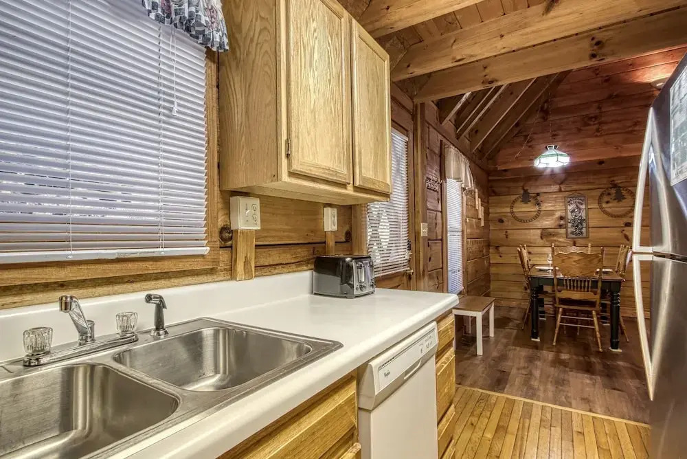 ER23 - Smoky Memories Great Location - Close To Town! 3 Bedroom Cabin by RedAwning