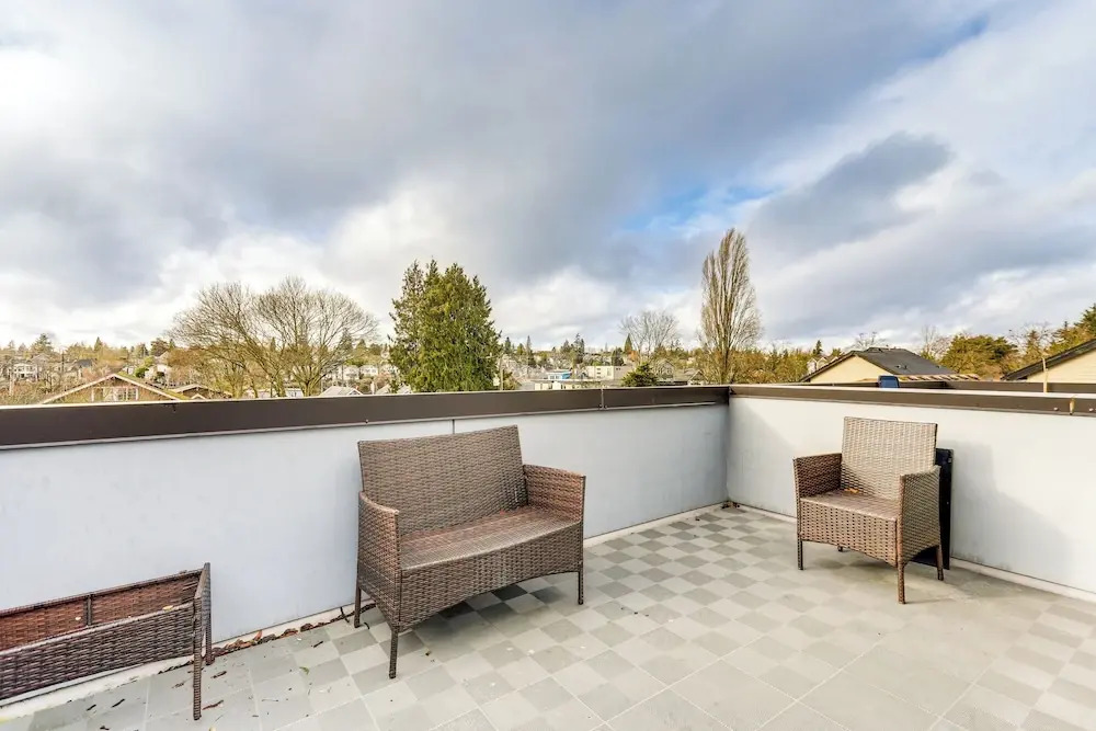 Rooftop Patio! Retreat By UW, 6 Mi to Lumen Field