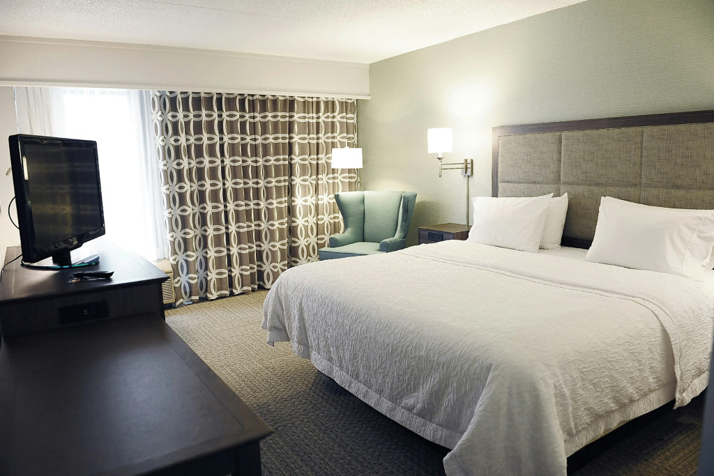 DoubleTree by Hilton Dulles Airport-Sterling