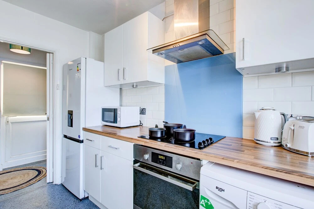 Private Family Apartment in Posh SW1 London