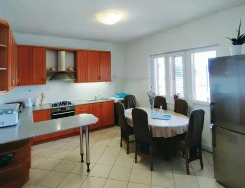 Apartments Grbac Veli Rat-Seaside