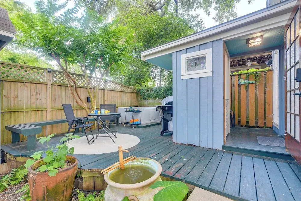 Private Spa & Seawall: Dog-friendly Galveston Gem