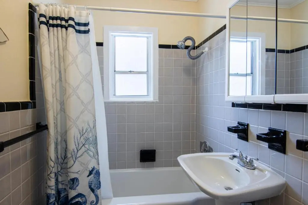 Cozy Tropical Bungalow Duplex with Heated Pool