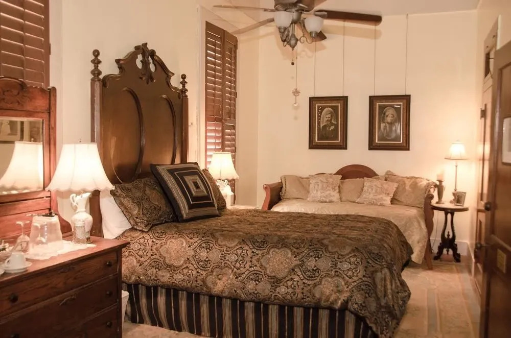 Nutt House Hotel