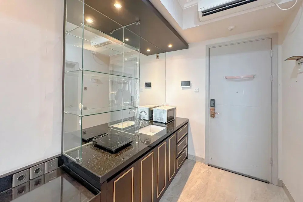 Lavish And Comfy Look Studio At Grand Sungkono Lagoon Apartment