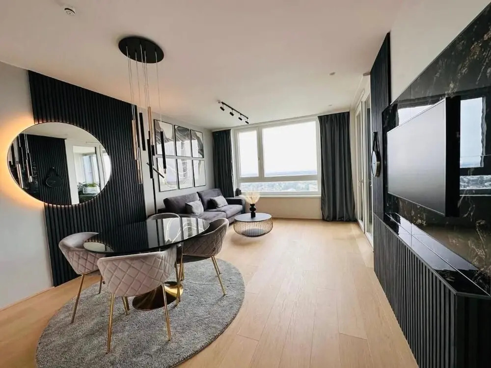 Green High-end Apartment Close to Metro, Uno-city, E-parking, Pool, Gym, Sauna