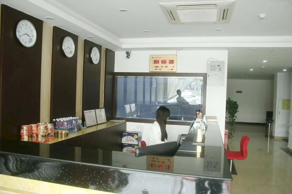 Dingtai'an Express Hotel(深圳鼎泰安快捷酒店)