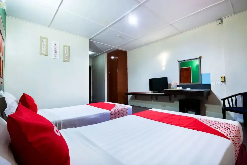 OYO 89997 Kurnia Hotel